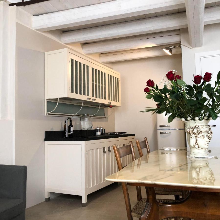 모디카 키키 디 멜로그라노 B&B 외부 사진